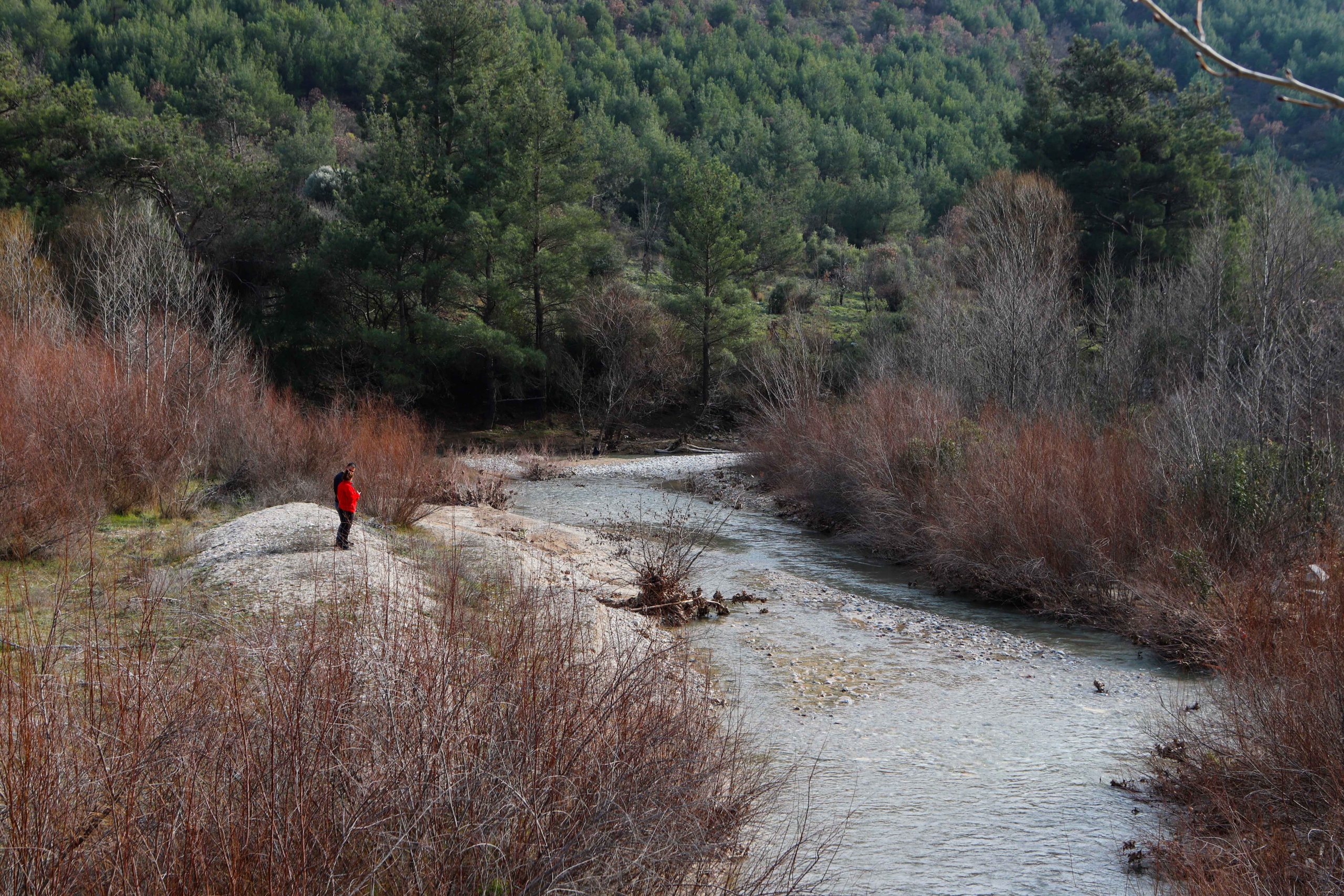 Gediz Nehri Havzası’nda sağlıklı akış gösteren Kum Çayı. Fotoğraf: Murat Bilgiç